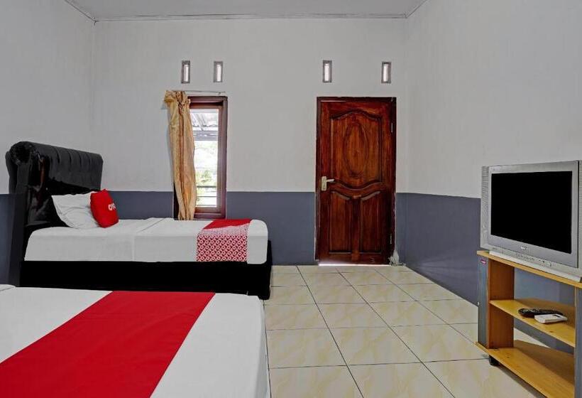 Семейный Номер, Oyo 90405 Penginapan Sasti Kuningan