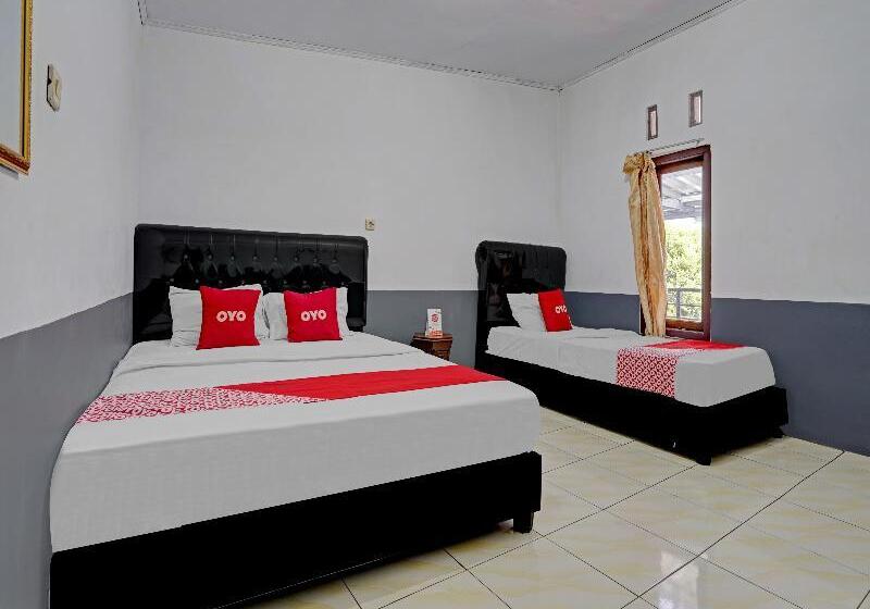 Семейный Номер, Oyo 90405 Penginapan Sasti Kuningan