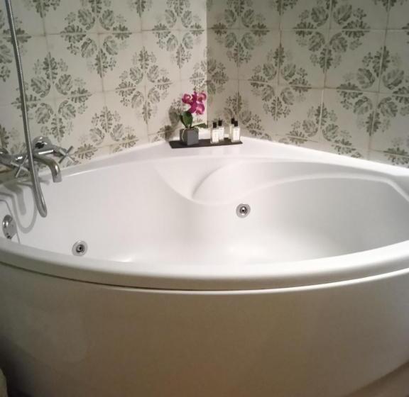 غرفة ديلوكس مزوَّدة بجاكوزي, Posada Restaurante Fuenteplateada