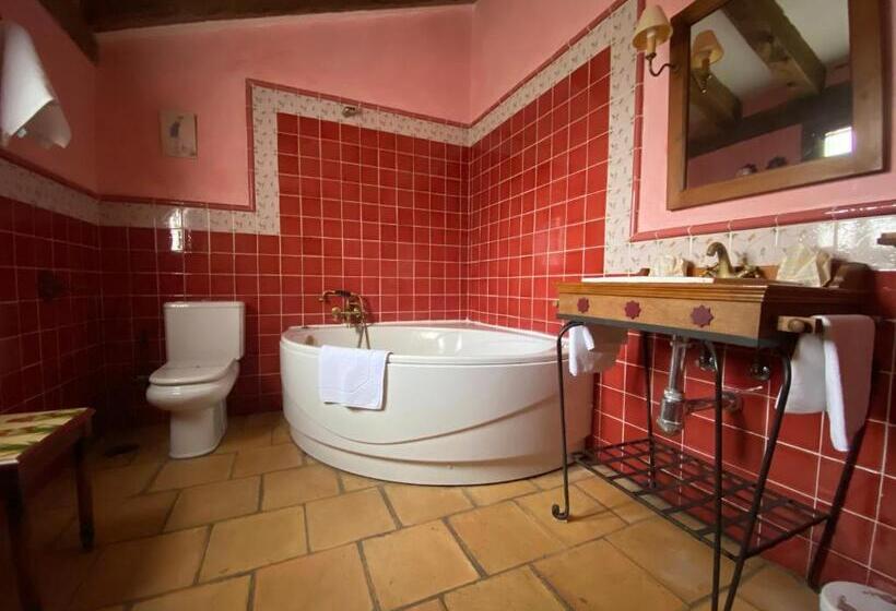 غرفة ديلوكس مزوَّدة بجاكوزي, Posada Restaurante Fuenteplateada