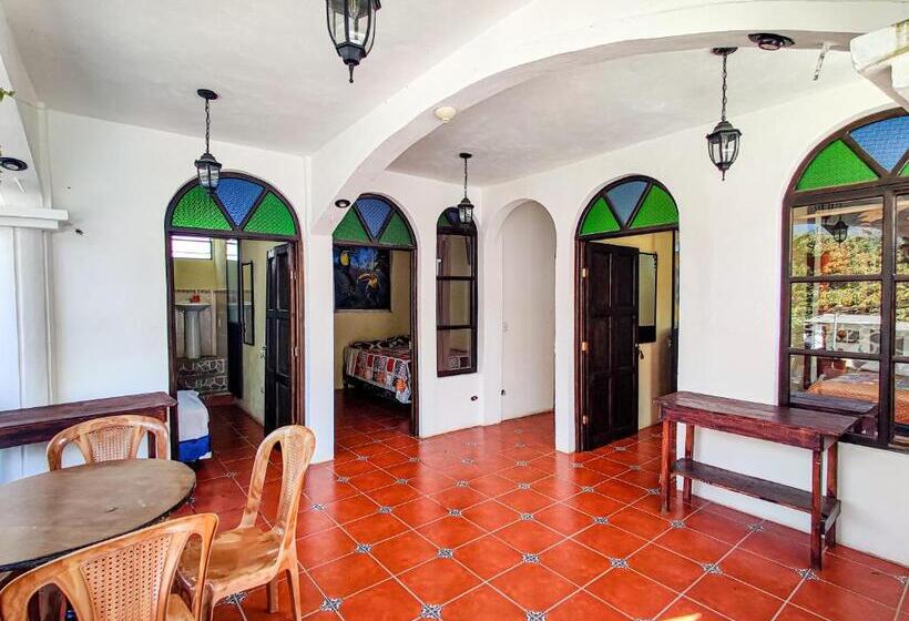 اتاق استاندارد سه نفره, Casa Argentina