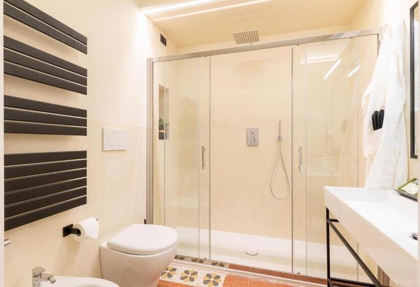 اتاق لوکس با بالکن, Foresteria Di Piazza Cavour   Luxury Suites & Guest House