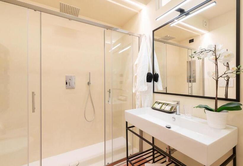 اتاق لوکس با بالکن, Foresteria Di Piazza Cavour   Luxury Suites & Guest House