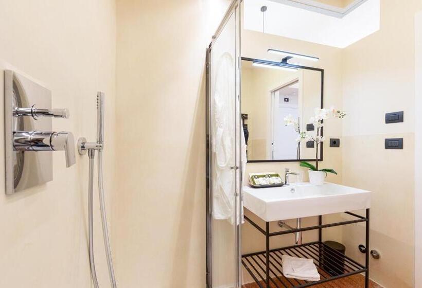 اتاق لوکس با بالکن, Foresteria Di Piazza Cavour   Luxury Suites & Guest House