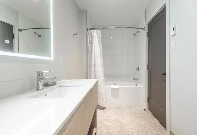 اتاق لوکس با تخت بزرگ, Suites Du Lac Moore By Manitonga