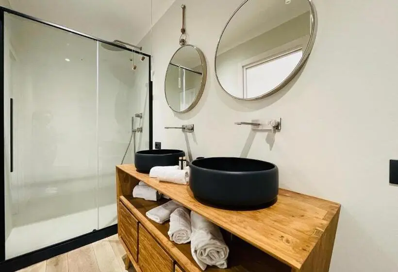 デラックスルーム, 0.8 Guest House