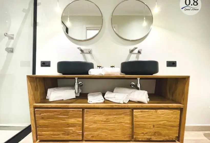 デラックスルーム, 0.8 Guest House