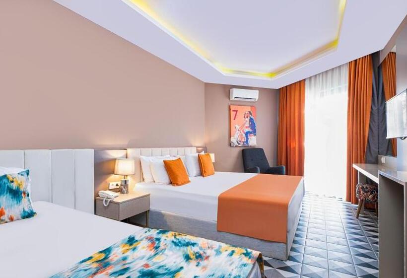 Háromágyas Superior Szoba, Feniks