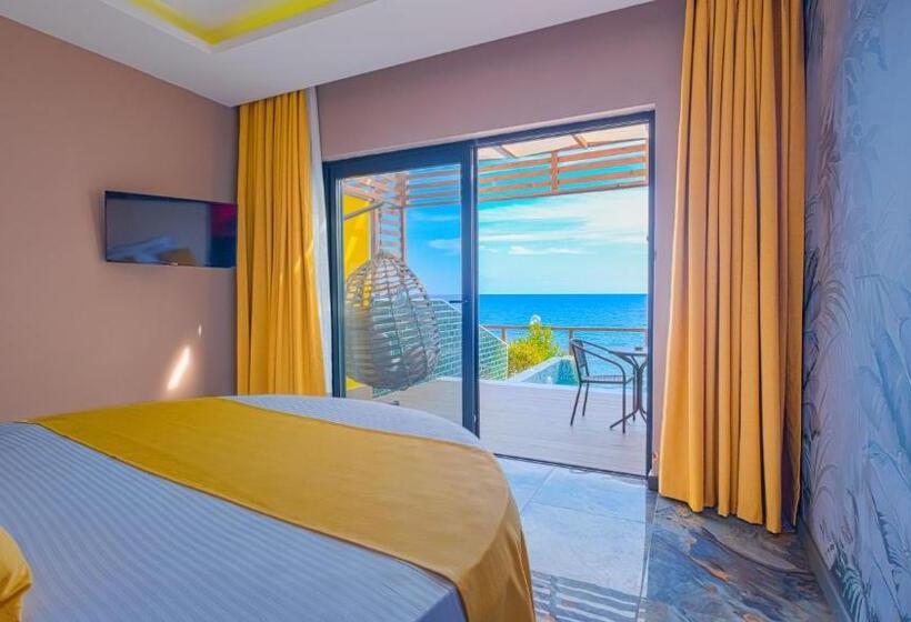 Tengerre Néző Deluxe Szoba, Feniks