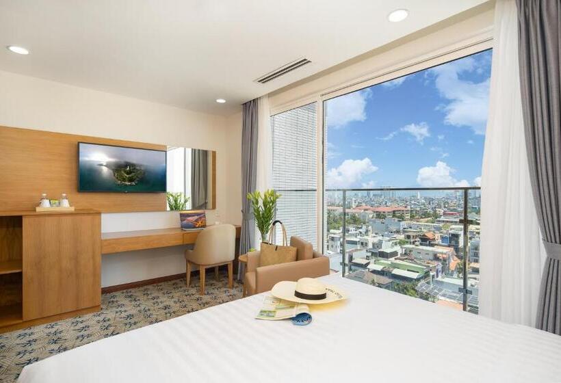 Deluxe room with river view, Lamanga Hotel & Suites