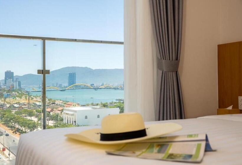 Deluxe room with river view, Lamanga Hotel & Suites