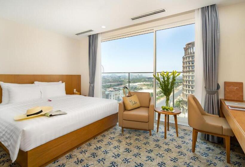 Deluxe room with river view, Lamanga Hotel & Suites