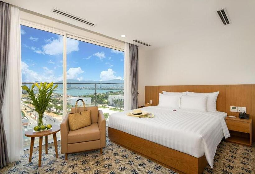 Deluxe room with river view, Lamanga Hotel & Suites