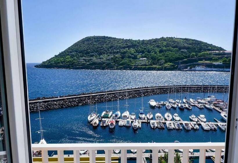 Номер Deluxe Вид на Море, Mid Atlantic Boutique Hostel