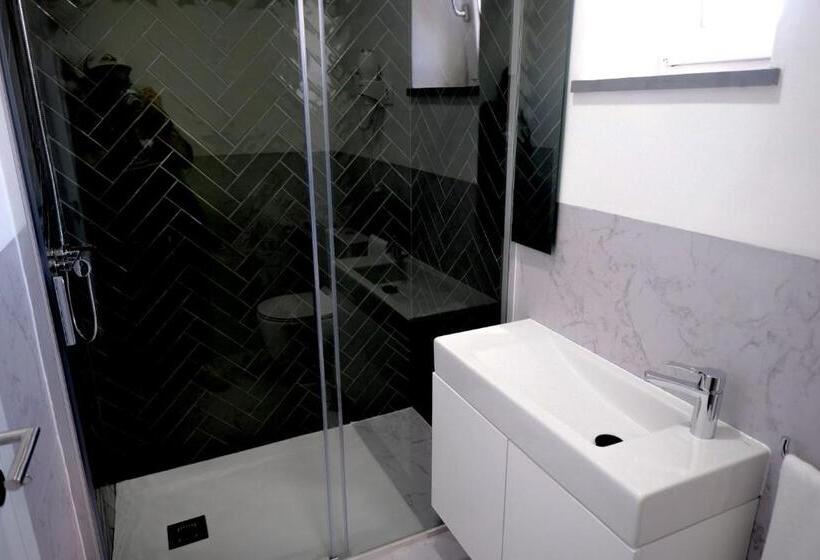 Номер Deluxe Вид на Город, Mid Atlantic Boutique Hostel