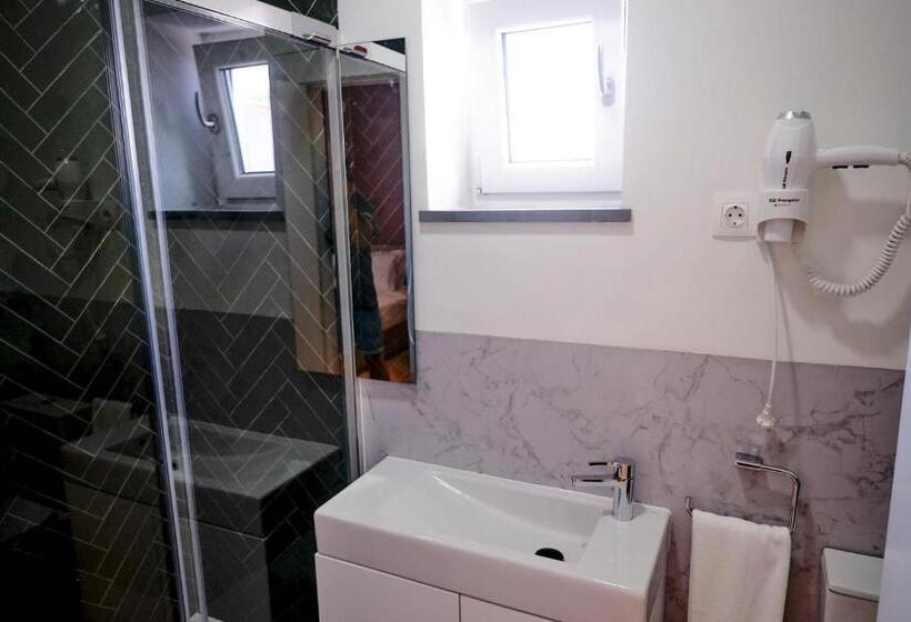 Номер Deluxe Вид на Город, Mid Atlantic Boutique Hostel