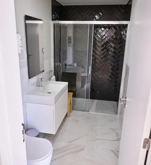 استودیوی لوکس, Mid Atlantic Boutique Hostel