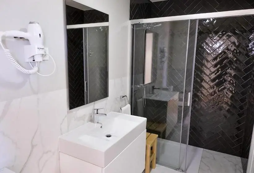 استودیوی لوکس, Mid Atlantic Boutique Hostel