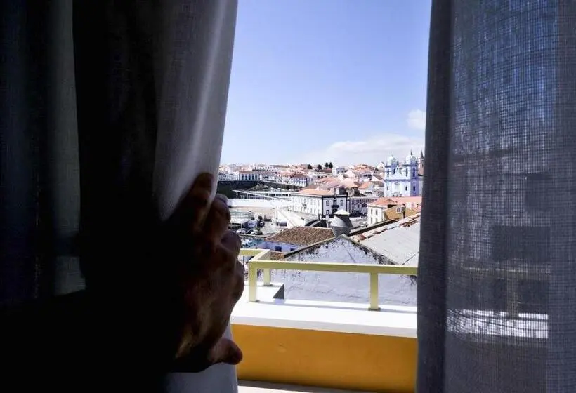 استودیوی لوکس, Mid Atlantic Boutique Hostel