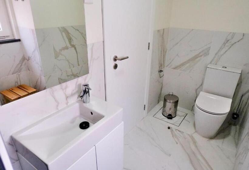 Номер Deluxe с Балконом, Mid Atlantic Boutique Hostel