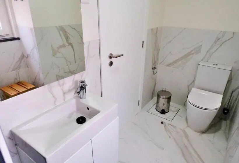 اتاق لوکس با بالکن, Mid Atlantic Boutique Hostel