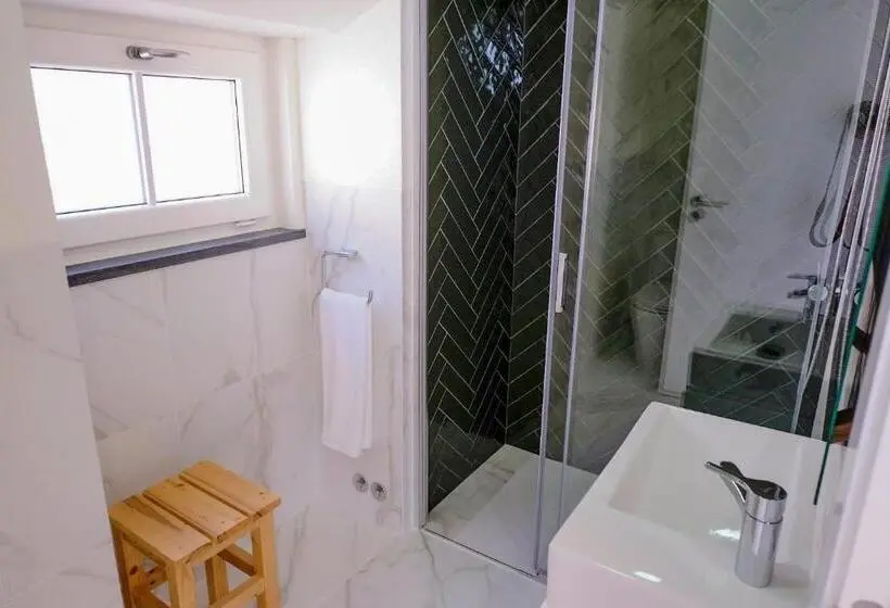 اتاق لوکس با بالکن, Mid Atlantic Boutique Hostel