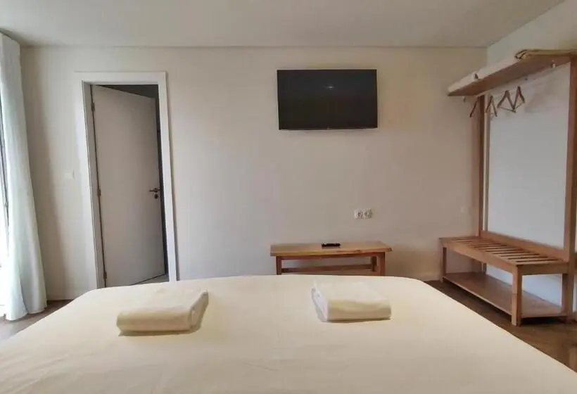 اتاق لوکس با بالکن, Mid Atlantic Boutique Hostel