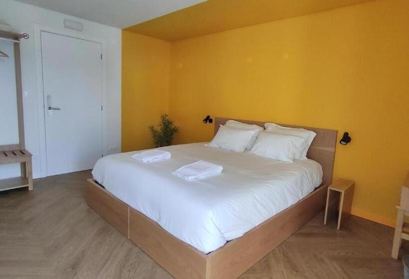 Номер Deluxe с Балконом, Mid Atlantic Boutique Hostel