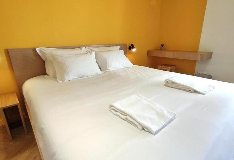 Номер Deluxe с Балконом, Mid Atlantic Boutique Hostel