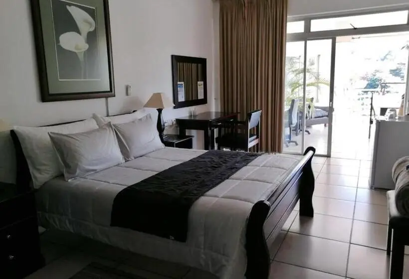 اتاق استاندارد با تراس, Sunset Boulevard Riverlodge
