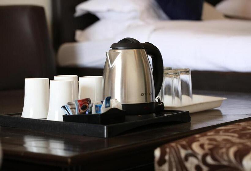 חדר משפחתי, Ceyone Hotels