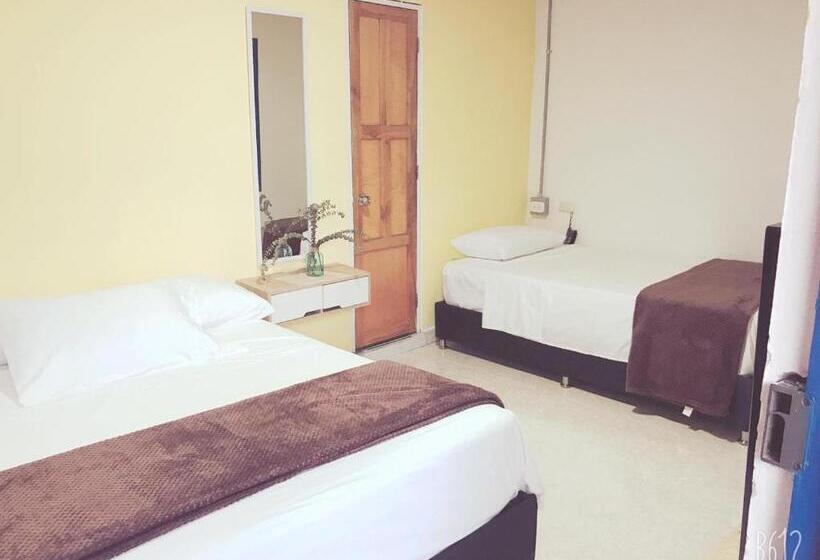 غرفة قياسية ثلاثية, Hospedaje Casa Rosa Jardín