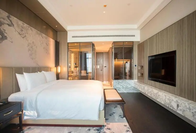 キングサイズベッド、シティビューデラックスルーム, Sofitel Hangzhou Yingguan
