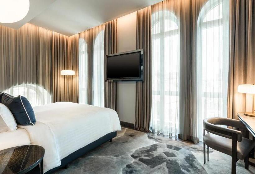 سوئیت جونیور با تخت بزرگ, The Marmorosch Bucharest, Autograph Collection