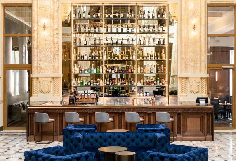 اتاق لوکس با تخت بزرگ, The Marmorosch Bucharest, Autograph Collection