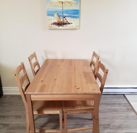 スタンダードスタジオ, Parlee Beach Motel