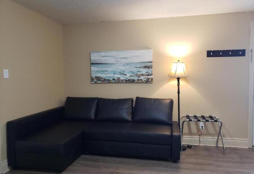 스탠다드 스튜디오, Parlee Beach Motel