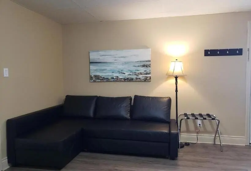 スタンダードスタジオ, Parlee Beach Motel