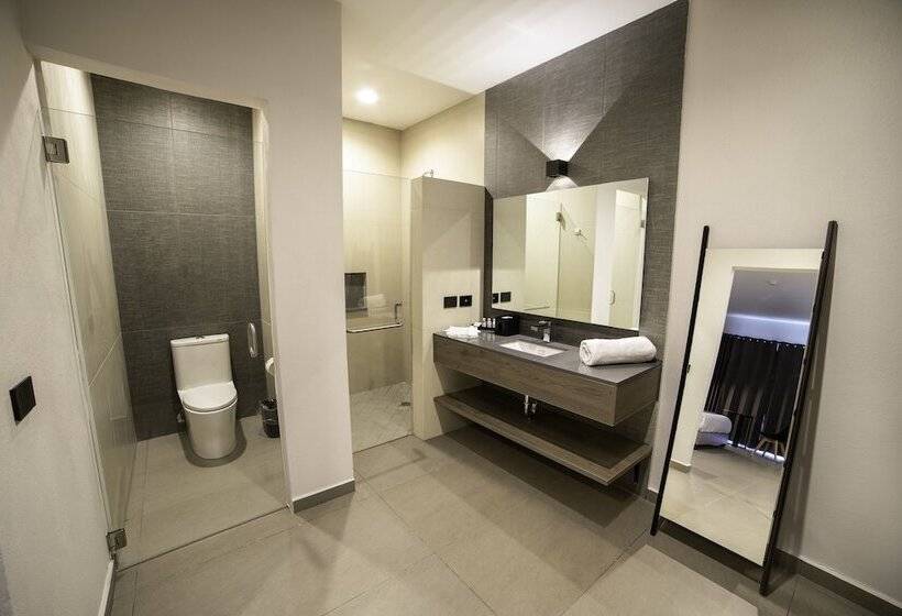 جناح سوبيريور, Th Hotel & Vivienda