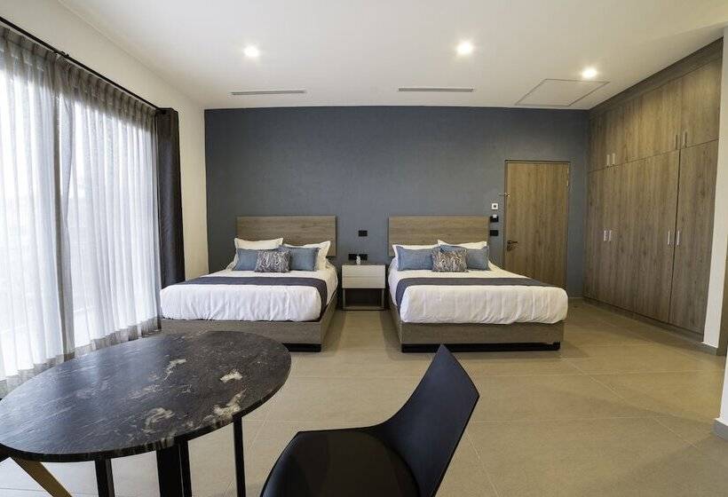 جناح سوبيريور, Th Hotel & Vivienda