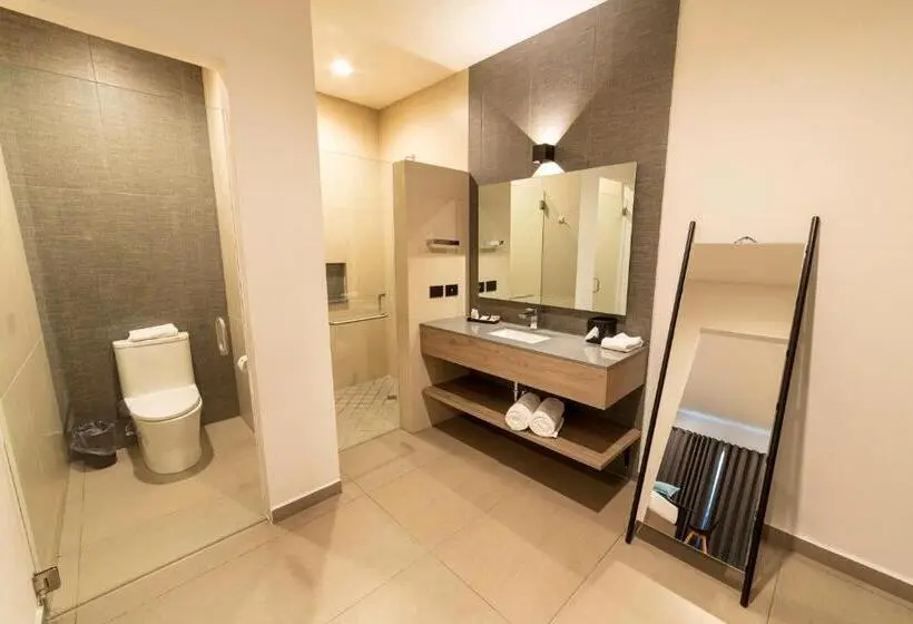 バルコニー付スイート, Th Hotel & Vivienda