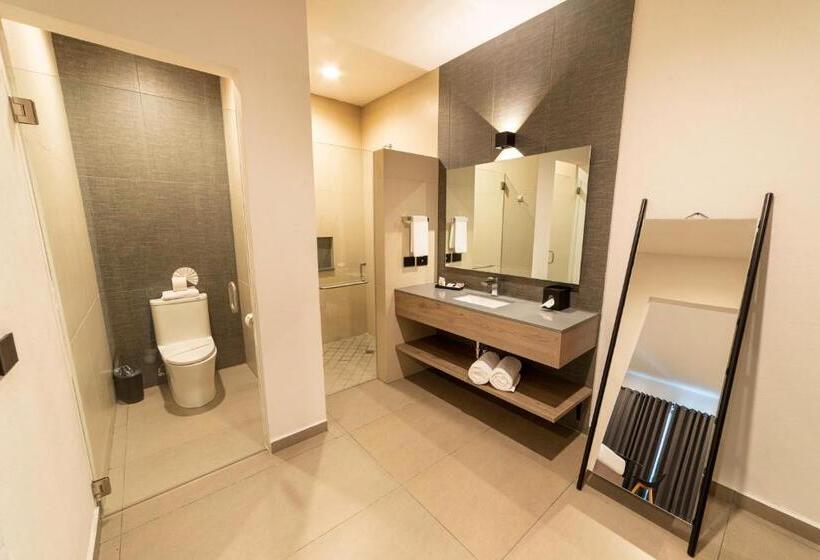 جناح مزوَّد بشرفة, Th Hotel & Vivienda