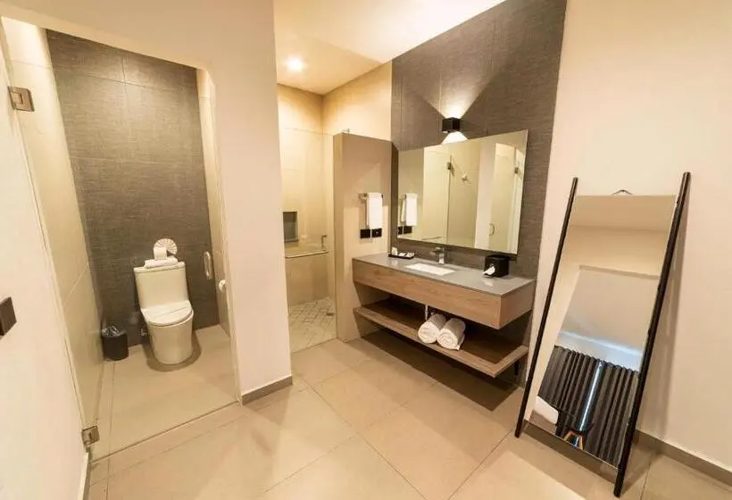 バルコニー付スイート, Th Hotel & Vivienda