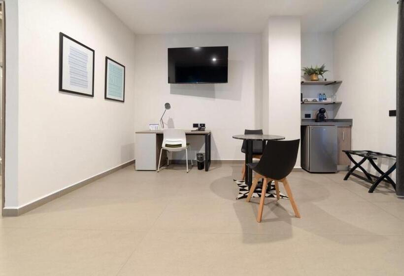 جناح مزوَّد بشرفة, Th Hotel & Vivienda