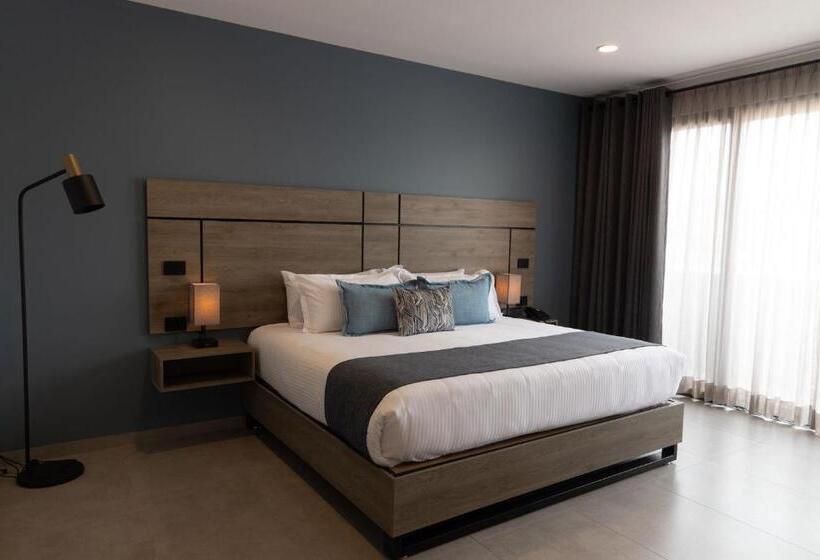 جناح سوبيريور, Th Hotel & Vivienda