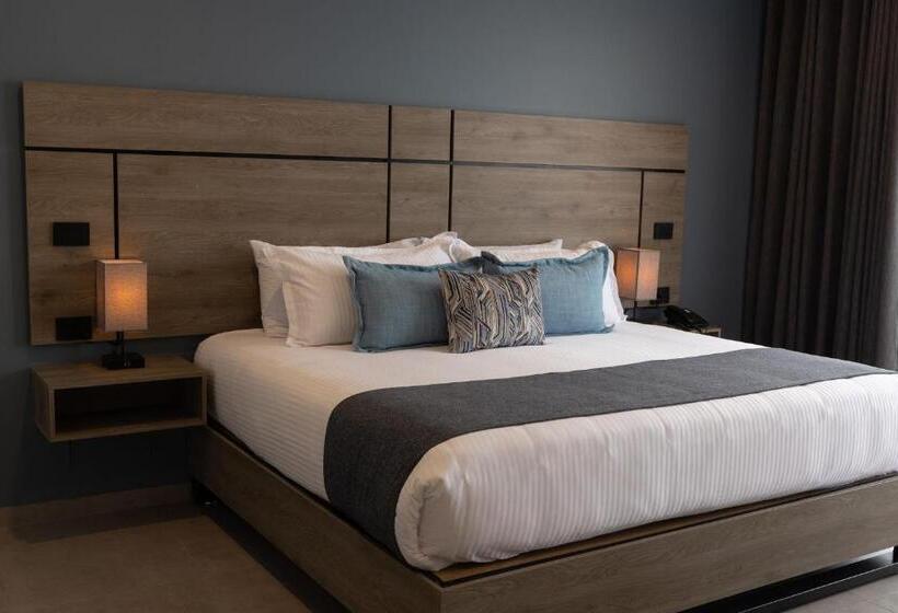 جناح سوبيريور, Th Hotel & Vivienda