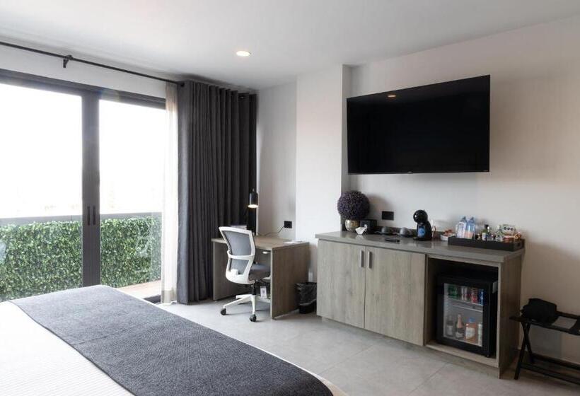 جناح سوبيريور, Th Hotel & Vivienda