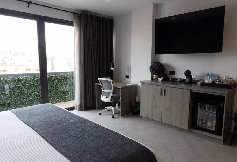 جناح سوبيريور, Th Hotel & Vivienda