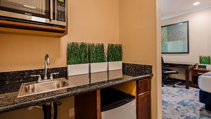 جناح لذوى الاحتياجات الخاصة, Best Western Plus Avita Suites