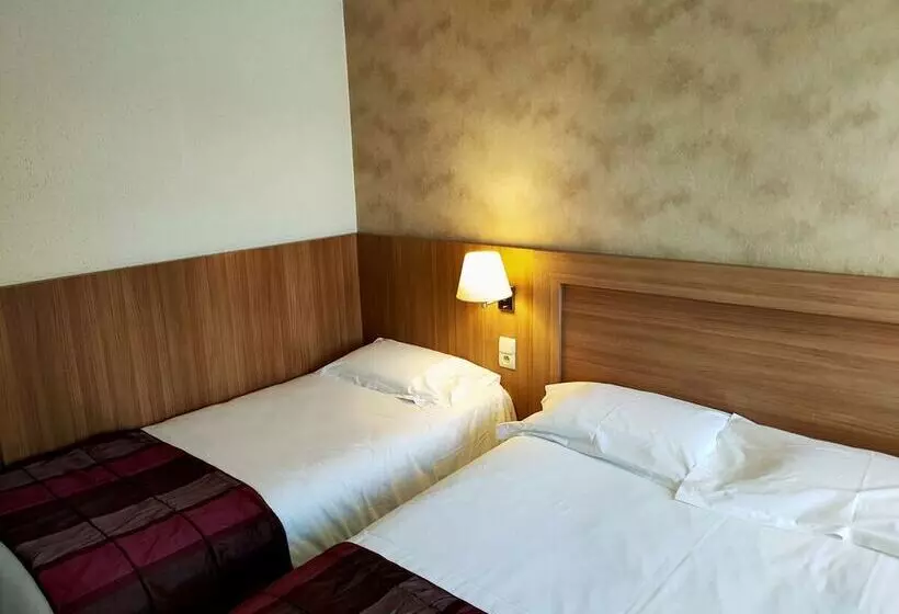 スタンダードトリプルルーム, Brit Hotel Castres